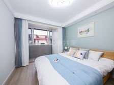 地鉄口精装修,可拎包入住,车位充足。