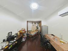 上实九年可用,看房有钥匙,看中可大大的谈,边套采光好,急卖