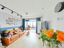 享星空露台,附带诗意阁楼,正气南北通,出门即地铁!