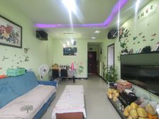 房子满两年 带品牌家具家电 装修保养好 随时可以看房