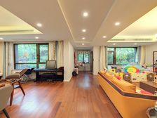 地上两层+地下一层+100平花园+满五年