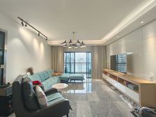 观音桥商圈 精装带地暖 朝南 看江看中庭 房子维护得很好!