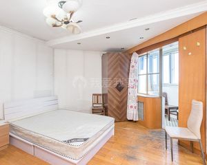 海户西里33号院 3室1厅 东北