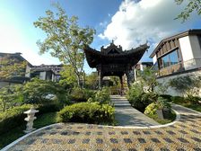 中央公园一环合院别墅。使用面积1千多平,花园200平,保真!