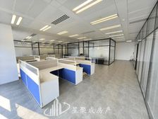 领汇广场精装东南角6加1格局,双面采光,独立空调,随时可以看