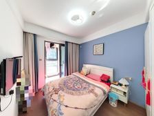 云堇台三房两厅一厨两卫,带大露台。