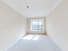 龙湖春江郦城 口 大型商场 蔬菜批发市场