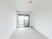 毛坯四房,价格可谈,房东诚售。