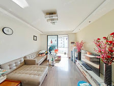 目前小区中间楼层,没有竞品,诚意出售,看中可谈