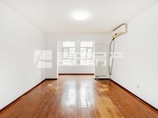 中海城香克林 一层带前后花园 通透大三居室 仅契税