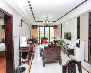 新街 郡望府 七号线 带50方大露台精装修 送红木家具