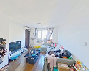 金蝉南里正规一居!满五年!商品房!视野无遮挡!