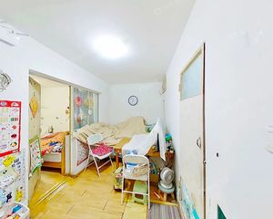 新上!八里庄小区 正规朝东向一居 业主诚意出售 满五年税费低