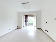 高铁站旁,此新小高层,边户,一楼带院,满两年