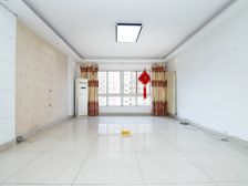 新区体育场地铁口,均价7500,通透四居室,业主诚心出售