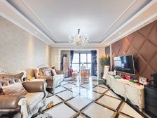 建业品质小区,兴洛湖旁,地铁口,南北双阳台大三室!