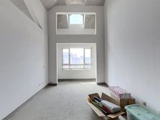 顶楼带阁楼 通透户型