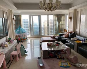 中湾广场一期4室2厅2卫南朝向540.0万元/套出售