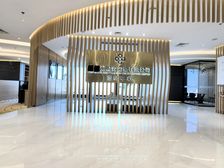 低价49元租嘉宏中心1200平三面采光写字楼高层电梯口