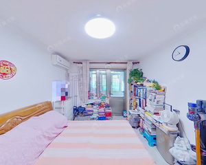 二环外,紧邻地铁4号线北京南站,南向,二居室
