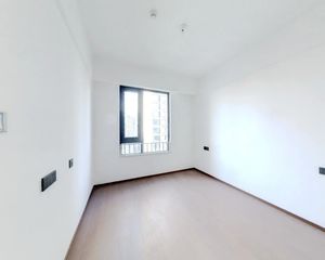 南部商务区地带 精装修拎包入住 诚心卖 不限售。