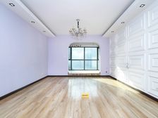 泉舜沁泉苑!兴洛湖地铁口!通透大三室 中间层 全天采光无遮挡