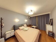 户型方正,结构,装修保养好,带4个阳台,2个露台