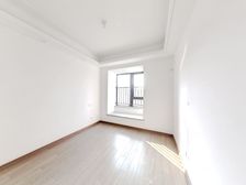 楼层属于中层,全天采光都不错,景观.