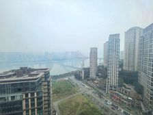 江北嘴三轻轨!滨江大平层 横厅 全套房设计 东南向 看江 !