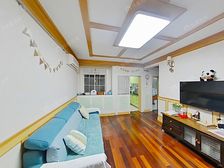 前排 临河 中间楼层 双南两房 精装修 全明格局