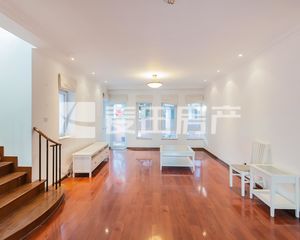 香江花园小区4室3厅精装修