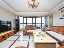 新区体育场附近,在水一方四室观景房,业主诚心出售,随时看