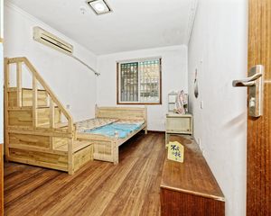欣赏好房源 带院子 地铁口近公园 周边配套齐全看房方便