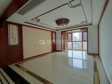 送两个字母车位一个储藏室全屋地暖中央空调