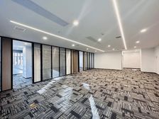 (小清新 全新装修)三个隔间 南部中心 楼下直通口