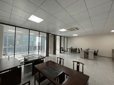 (口正朝南)侨商大厦 160平精装两隔间独立空调大落地窗