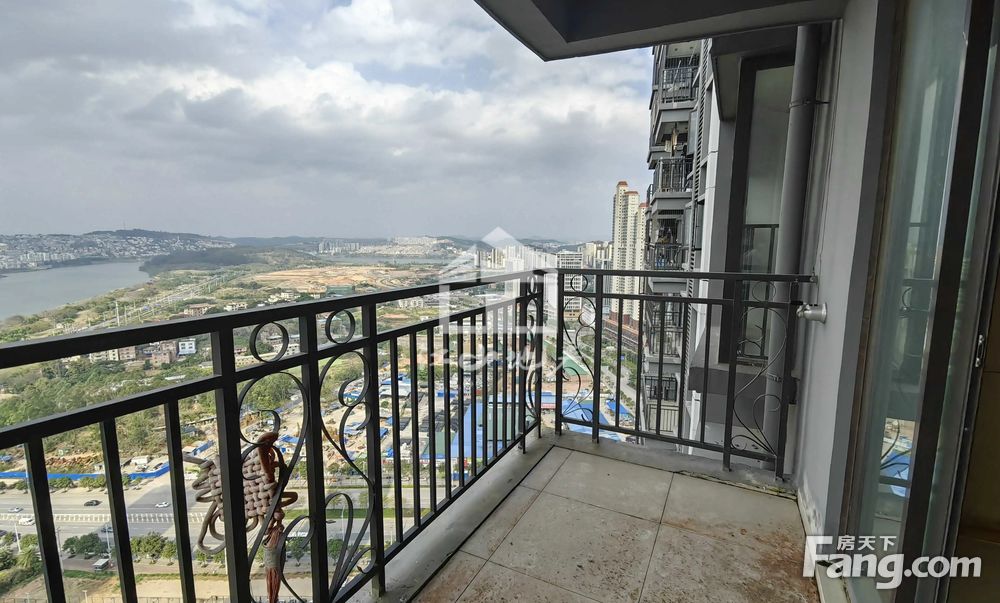 合景天峻广场4房2厅90万