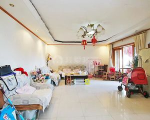良乡苏庄二里 中间楼层 三居室 小区环境好 宽敞明亮 采光