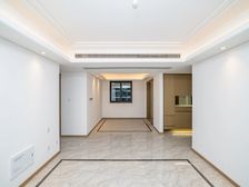 龙运天城南向精装四房 满二低层户型方正