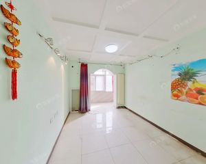 建功东里东向两居低楼层满五年唯一