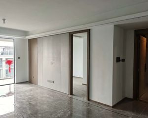 正南杨柳映月4室2厅精装修