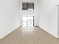 美的国宾府 6室2厅 毛坯洋房顶复 客厅挑高 带露台 有车位