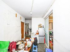 16号线口.罗山路高架口.急.售边套两房.可以改三房.