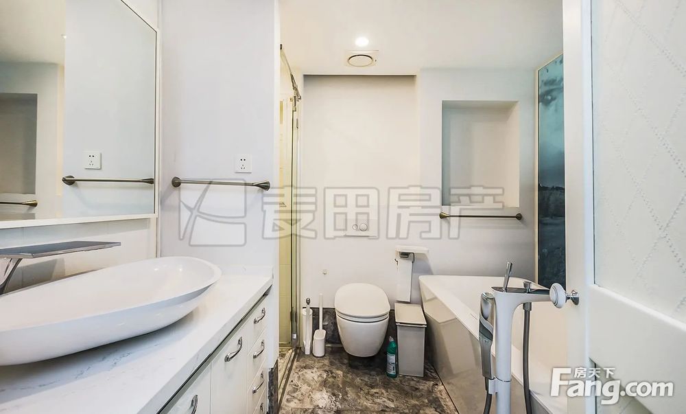 出售 华贸公寓 2室 南北 简装修,北京朝阳大望路华贸公寓二手房 两室