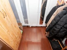 彭义里小区 振华隔壁,走路到 正气3房带租车位 采光刺眼