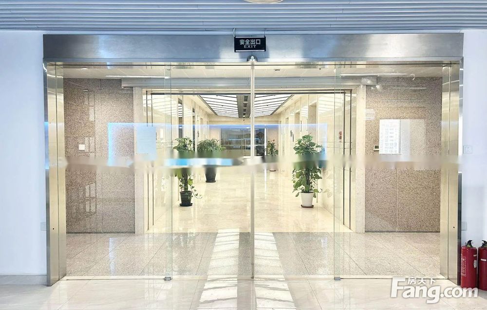 太阳宫冠城大厦冠捷大厦正对电梯100平精装带家具随时看