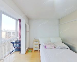 后现代城A区 北向一居 落地窗 带阳台 楼层适中 采光好