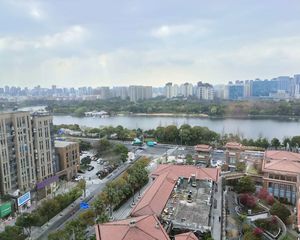 日湖花园3室2厅2卫南朝向290.0万元/套出售