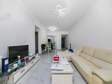 壹城7区在中间位置,花园大,密度低,此房。