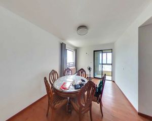 新房 楼层好 三开间朝南 满五唯一 诚售 价可议